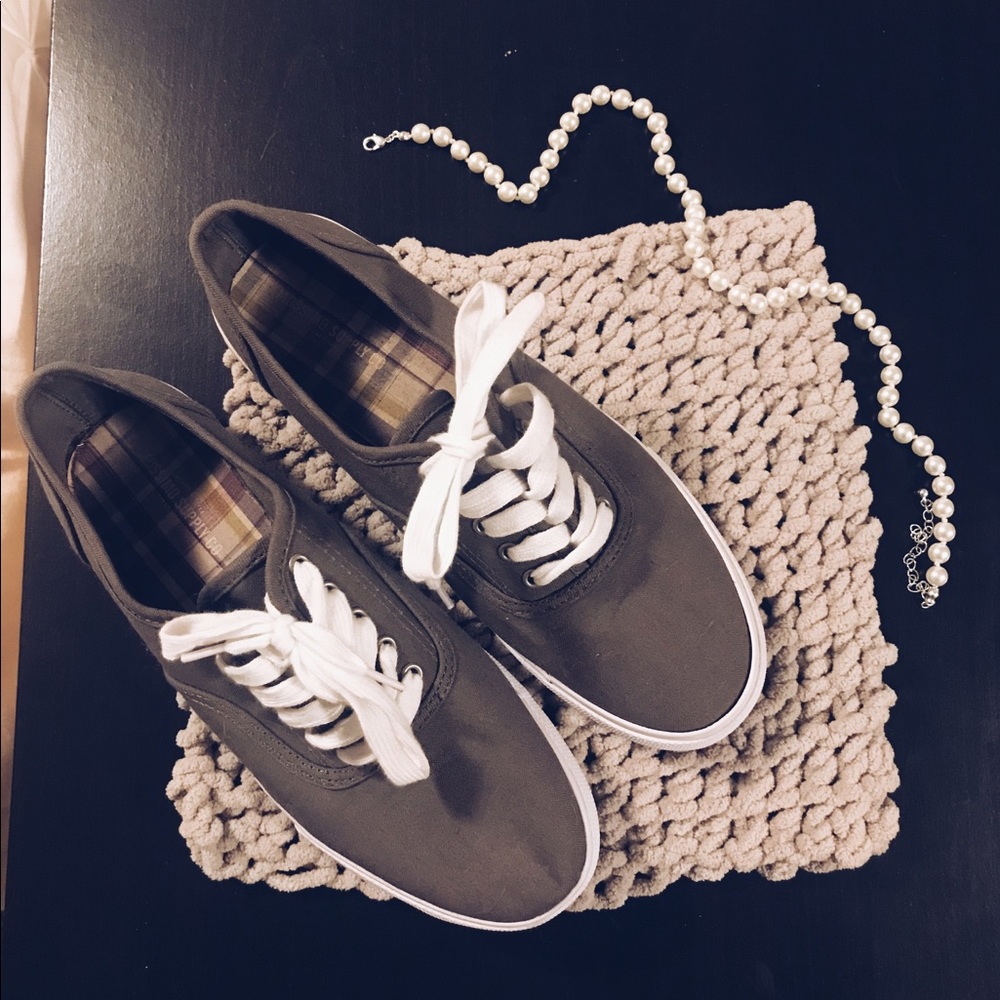 Grey casual shoes